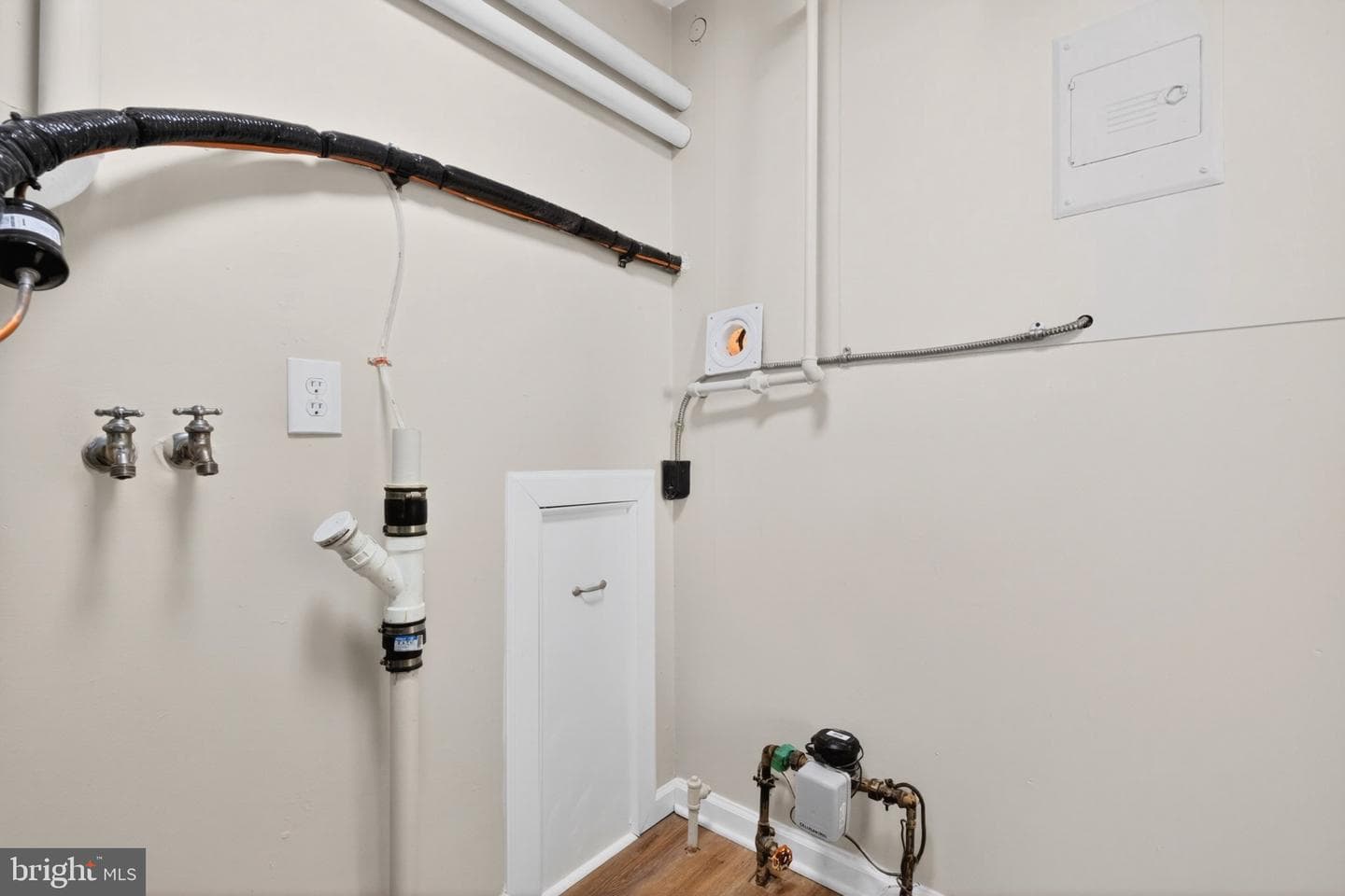340 Charles Road photo 15