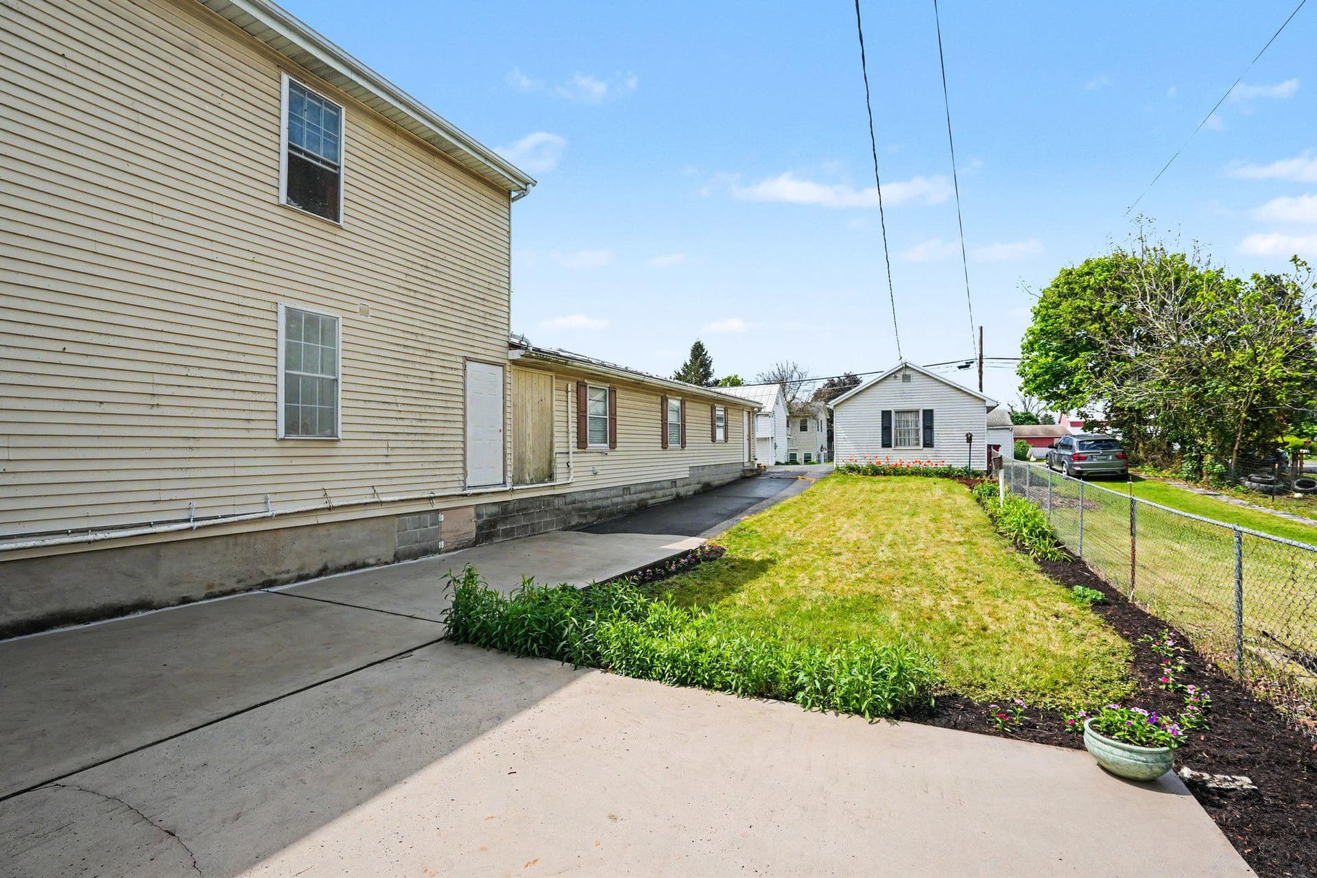 9 E Main Street photo 34