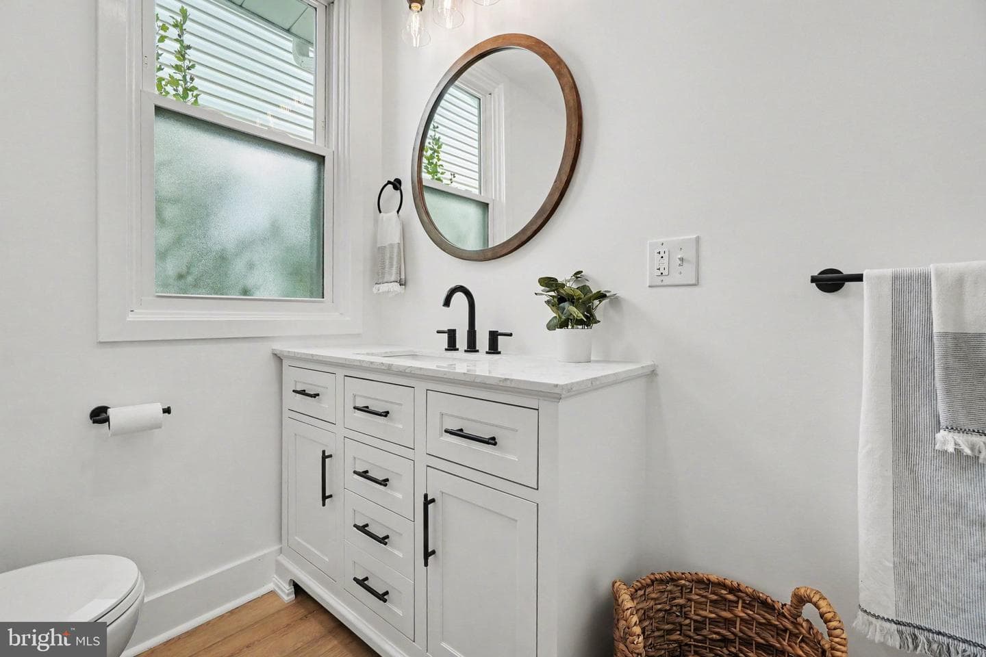 329 Franklin Street photo 16