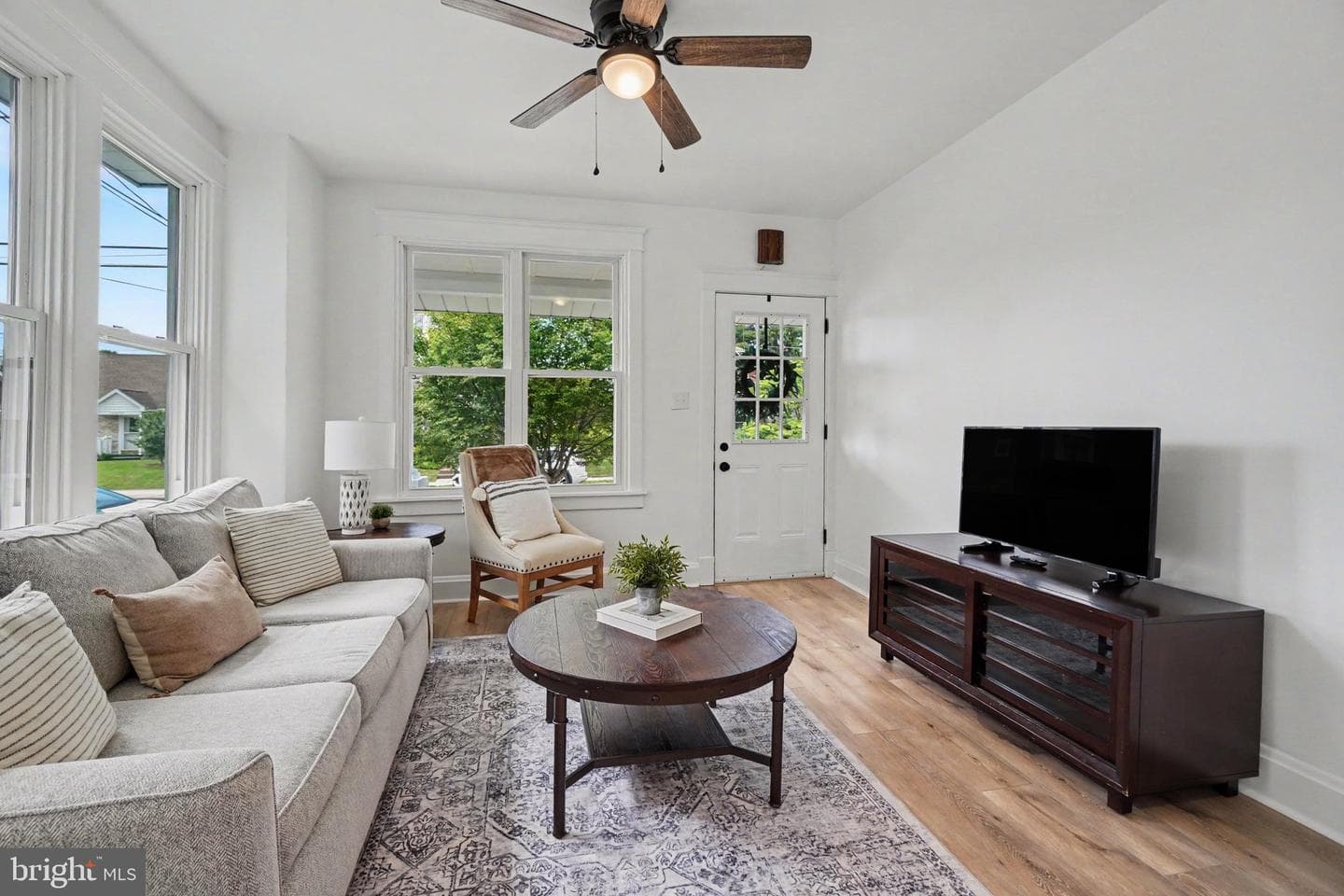 329 Franklin Street photo 6