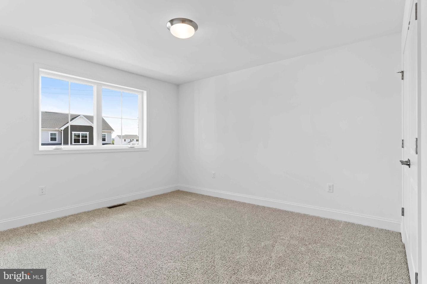 667 Brittany Drive photo 23