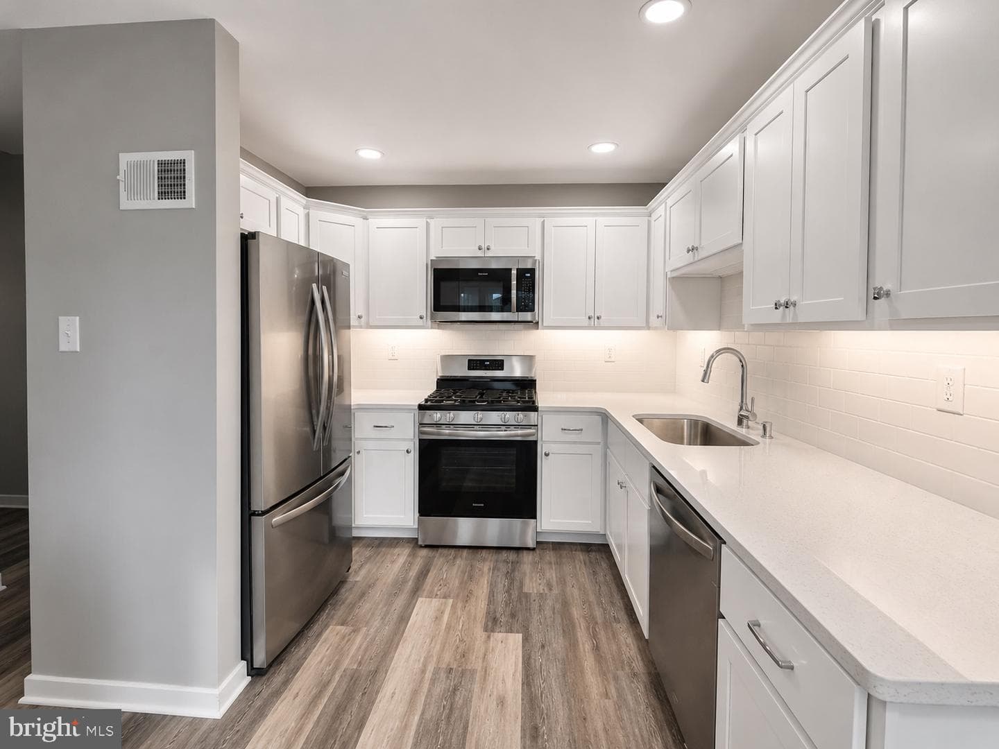 1198 Shoreham Road photo 2
