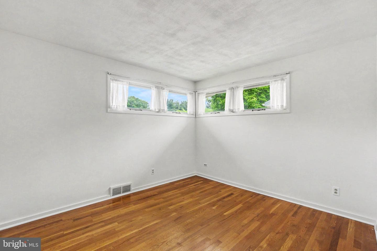 44 Oak Avenue photo 16