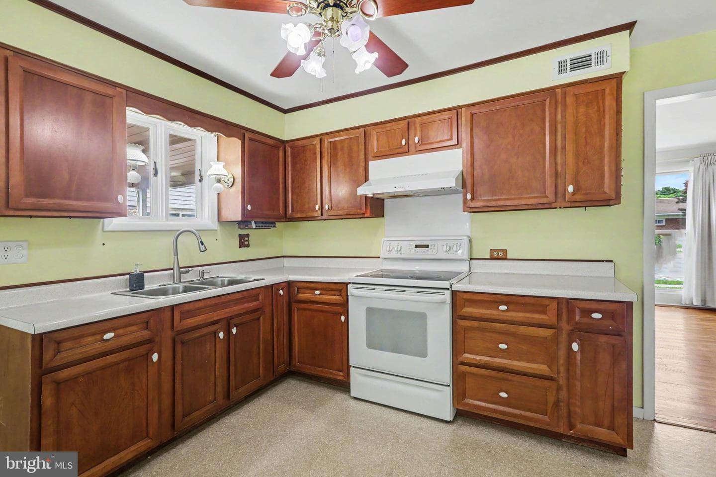44 Oak Avenue photo 8