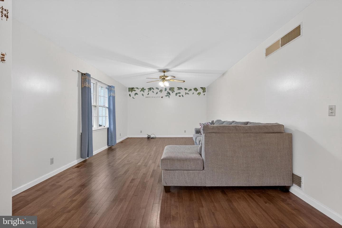 2 Windsor Way photo 16