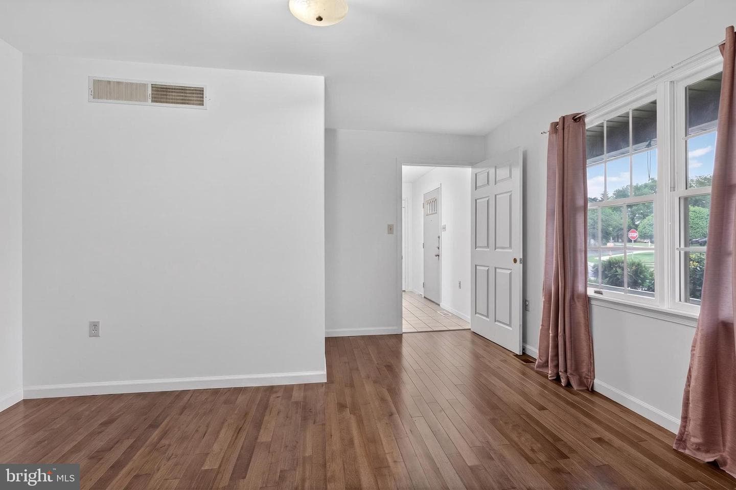2 Windsor Way photo 8
