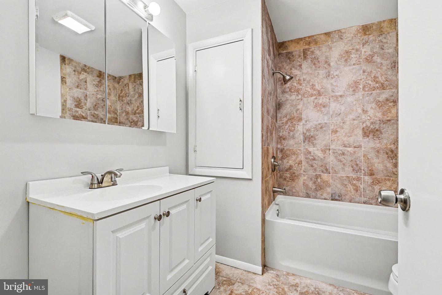 137 W Vine Street photo 8