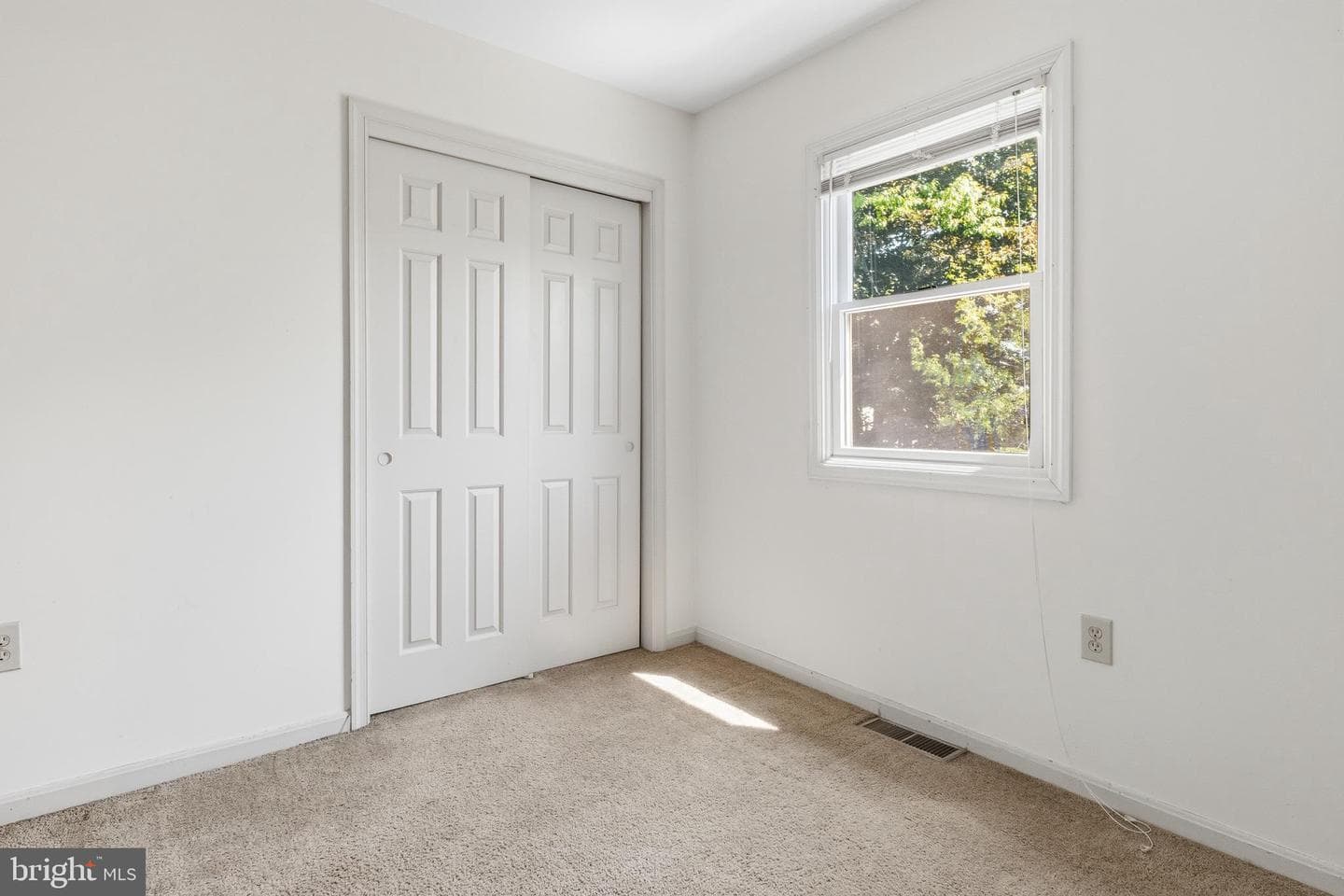 5500 Gloucester Street photo 16