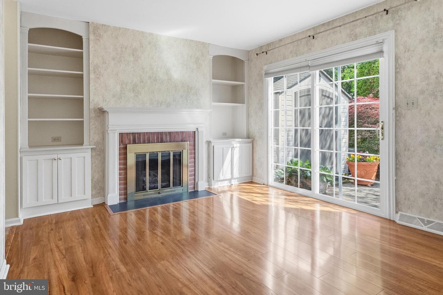 5500 Gloucester Street photo 4