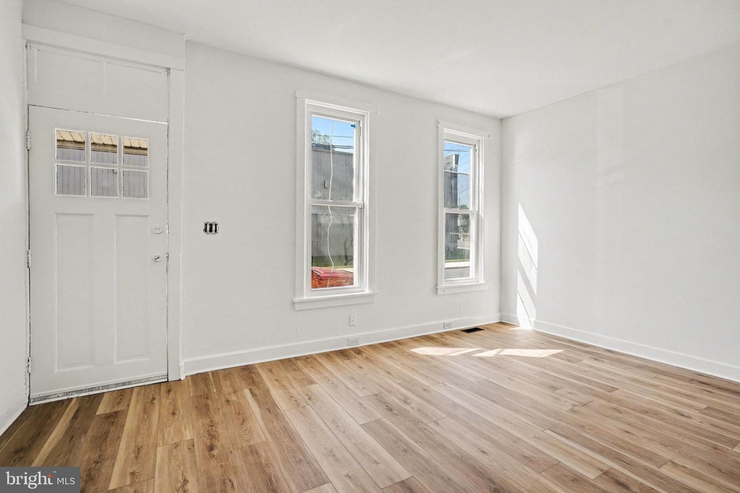 216 W Allen Street photo 6