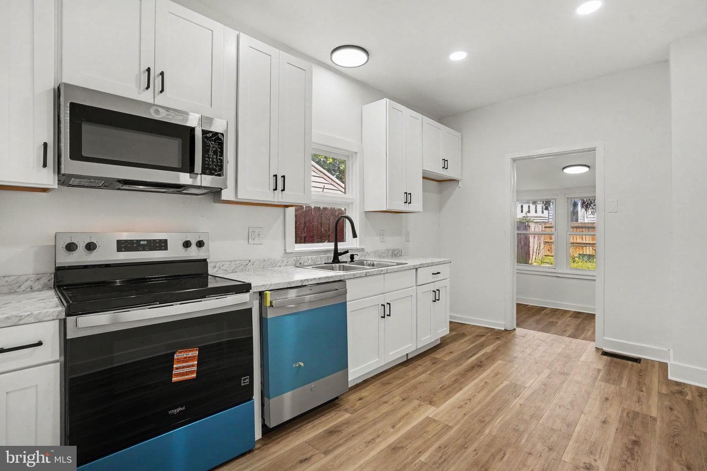 216 W Allen Street photo 9