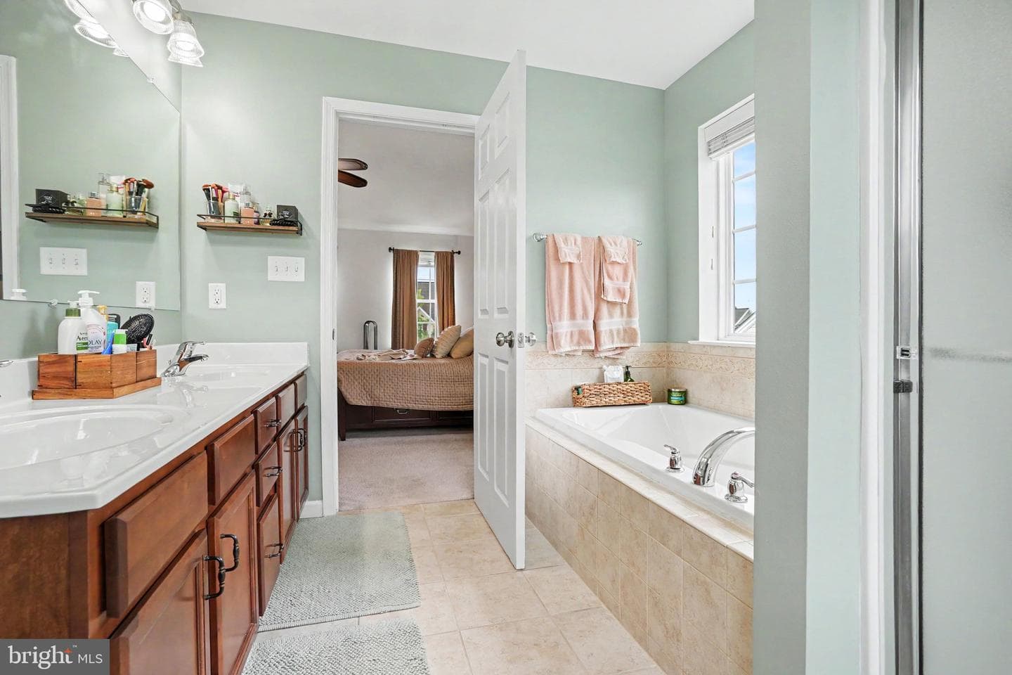 18 Oyster Bay Drive photo 27