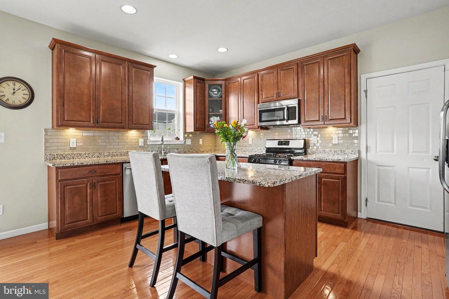 18 Oyster Bay Drive photo 9