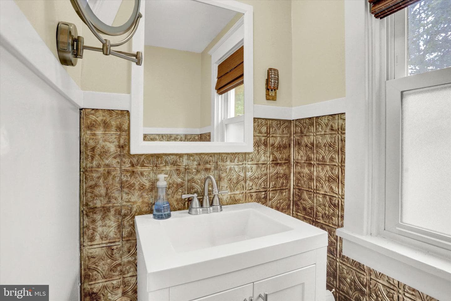 528 S Hanover Street photo 24