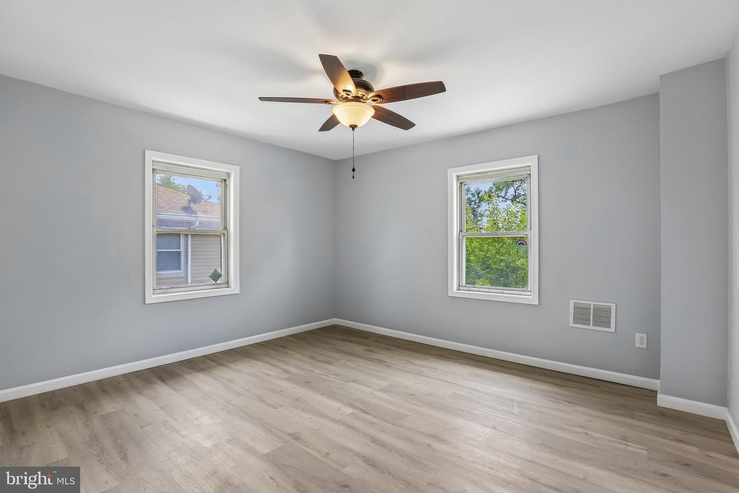 40 E Columbia Road photo 16