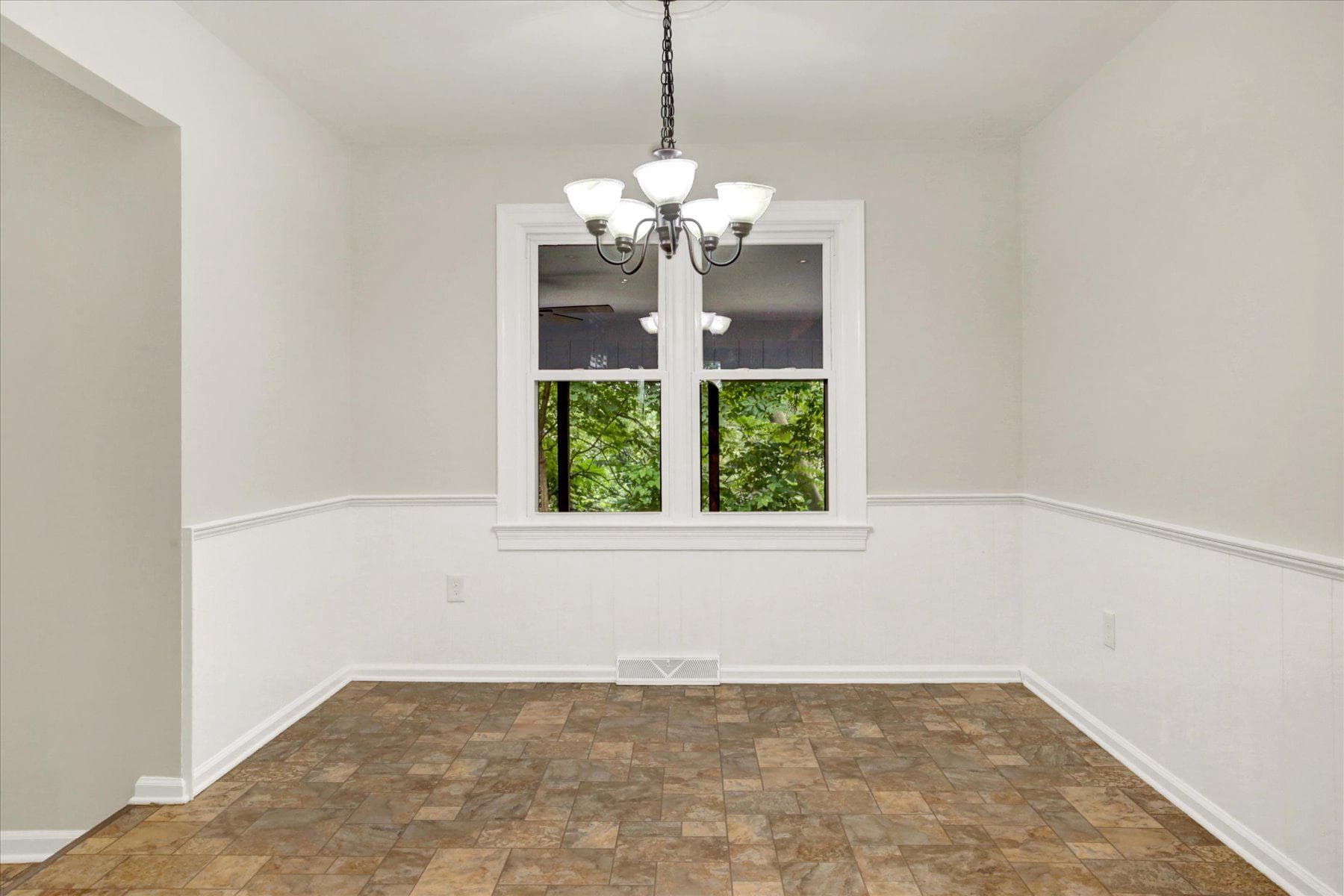470 Woodcrest Drive photo 13