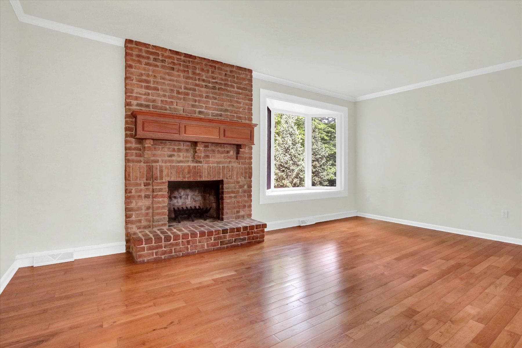 470 Woodcrest Drive photo 14