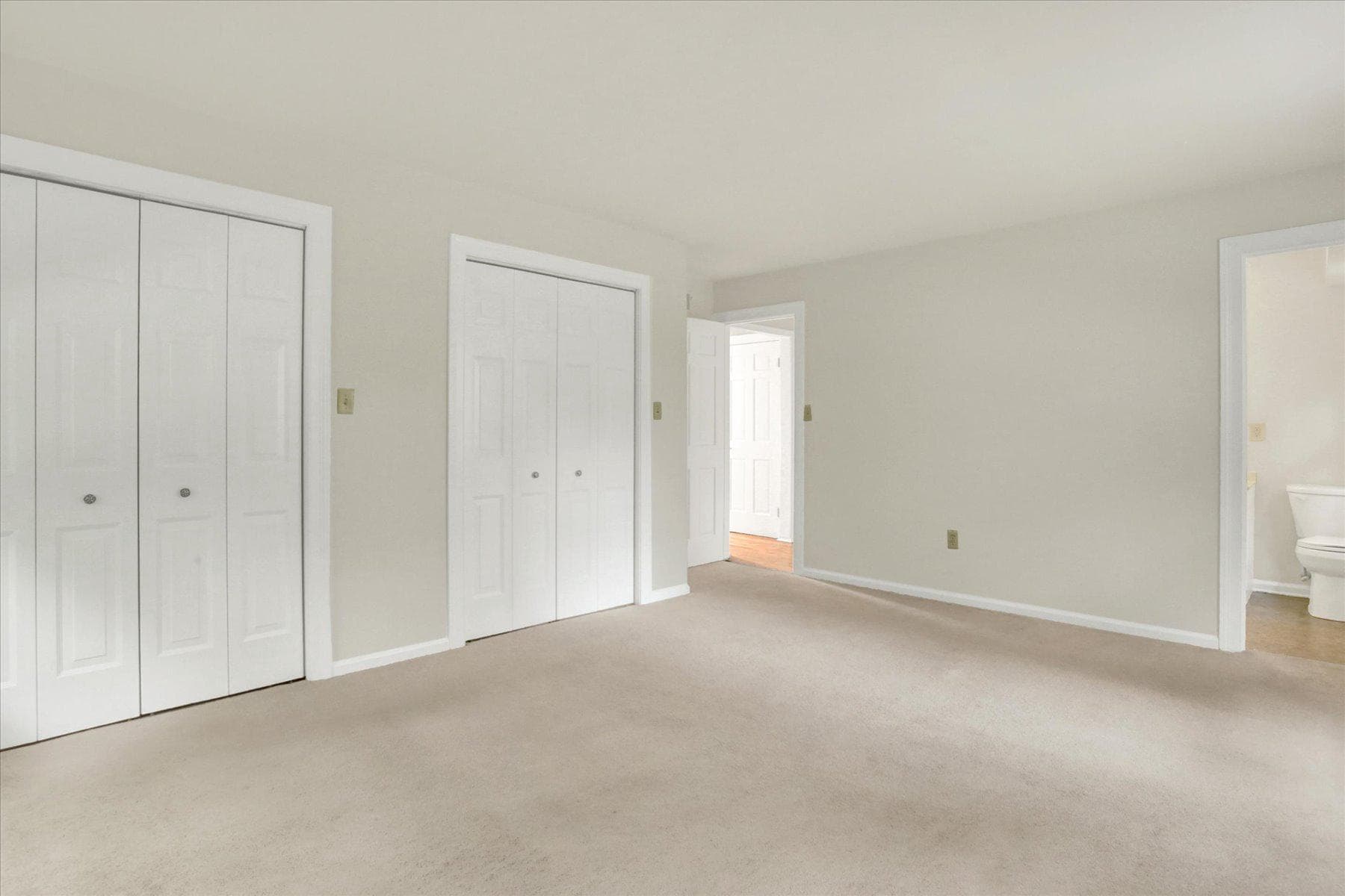 470 Woodcrest Drive photo 22