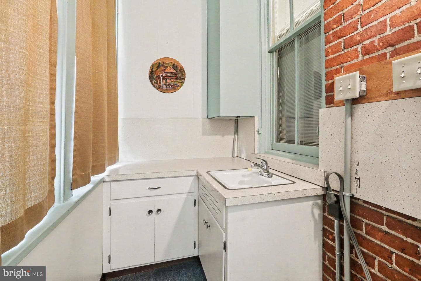 560 S Hanover Street photo 30