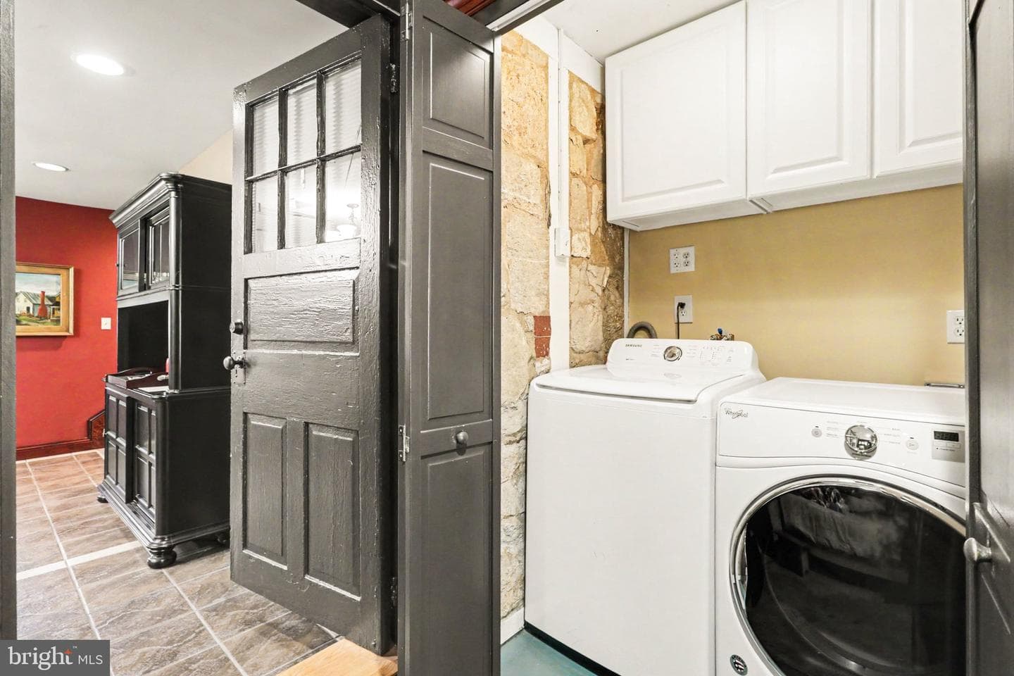 560 S Hanover Street photo 34
