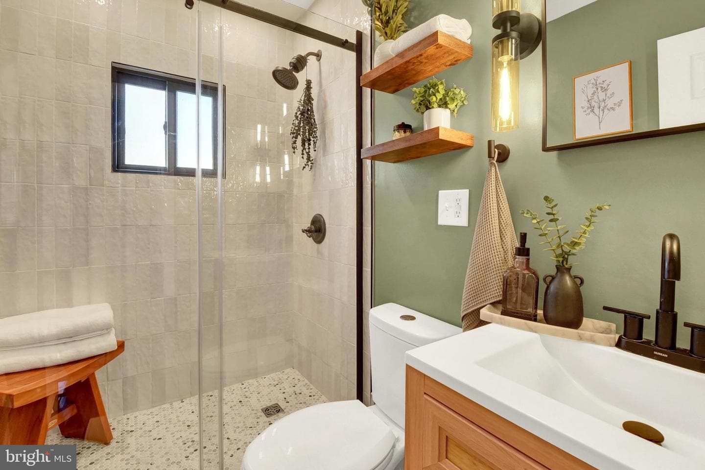 313 Charles Road photo 9