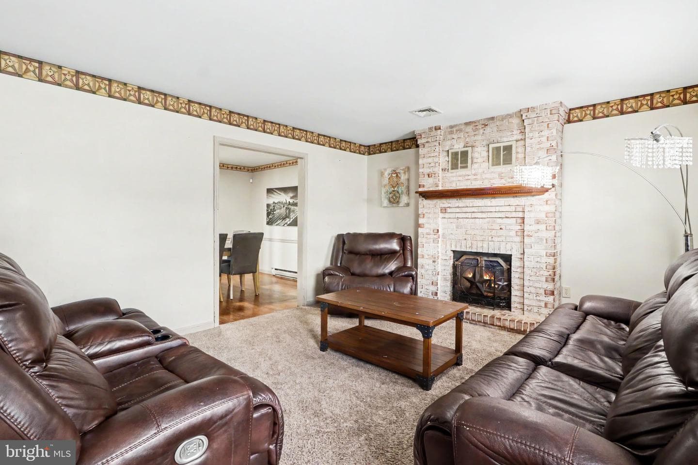 6 Kingswood Drive photo 3