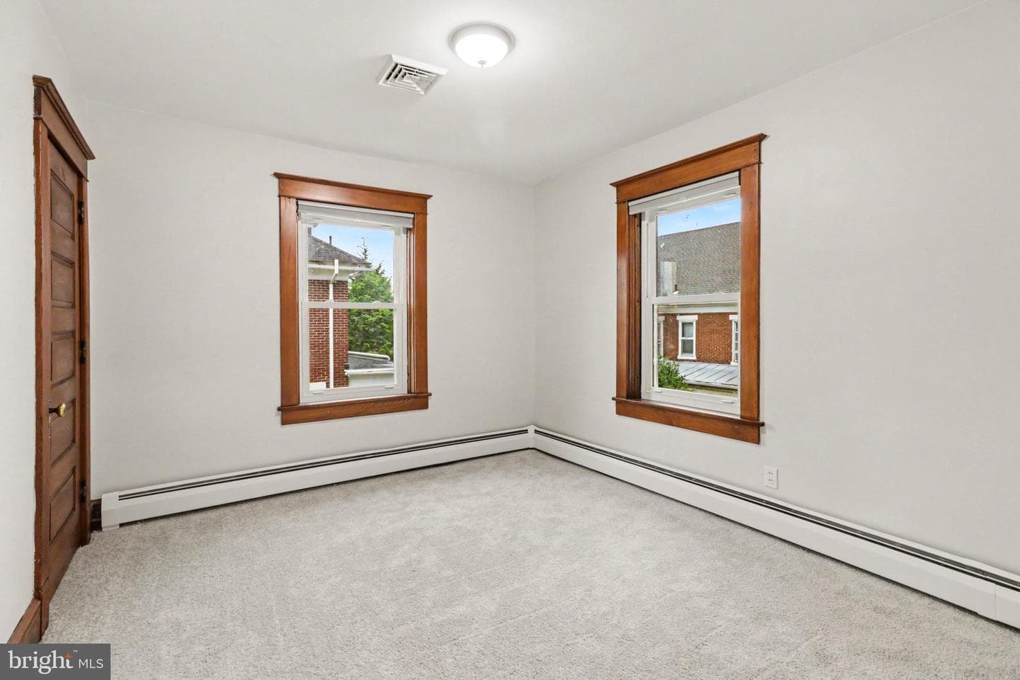 105 E Keller Street photo 10