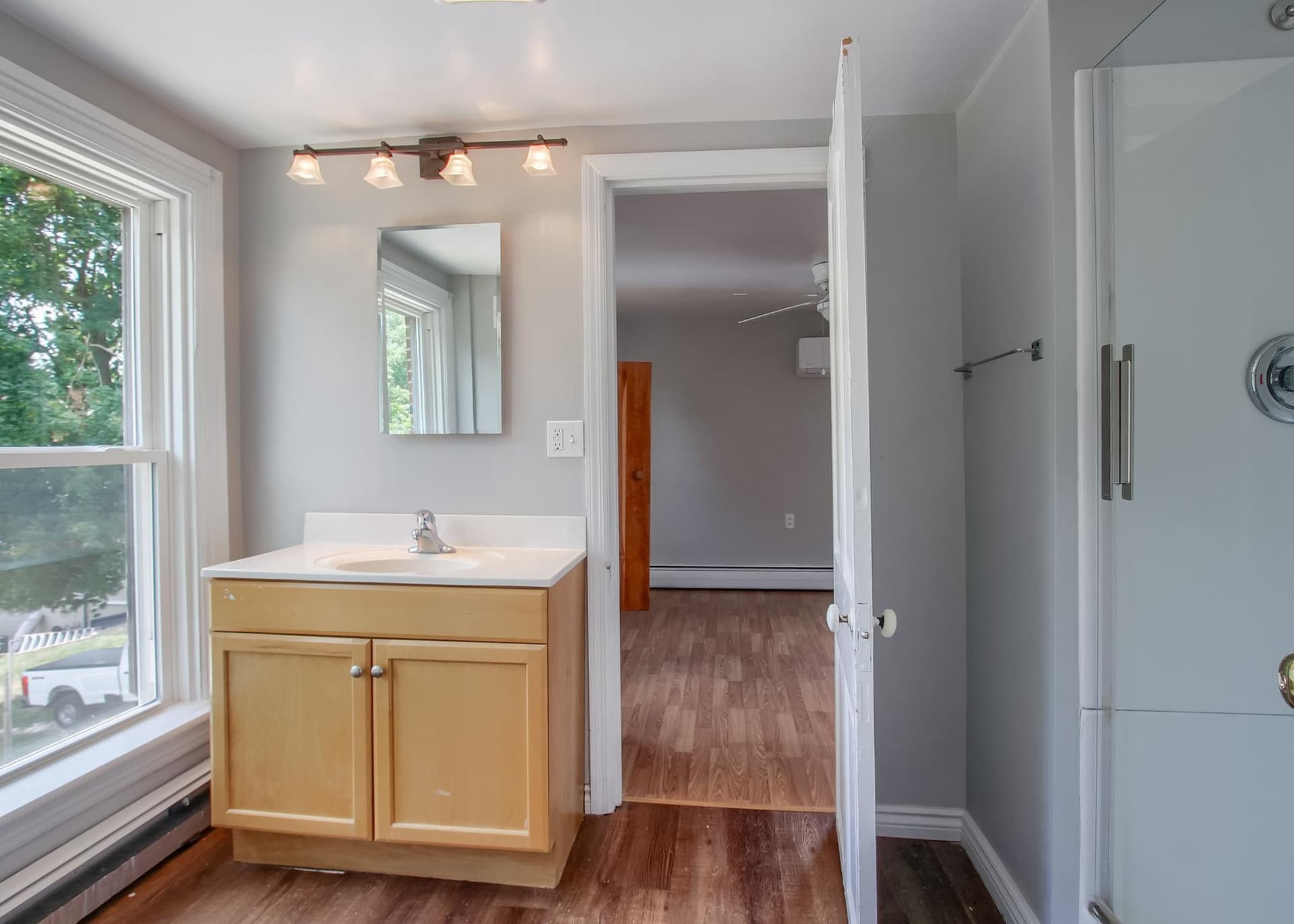 2029 Clarendon St photo 18