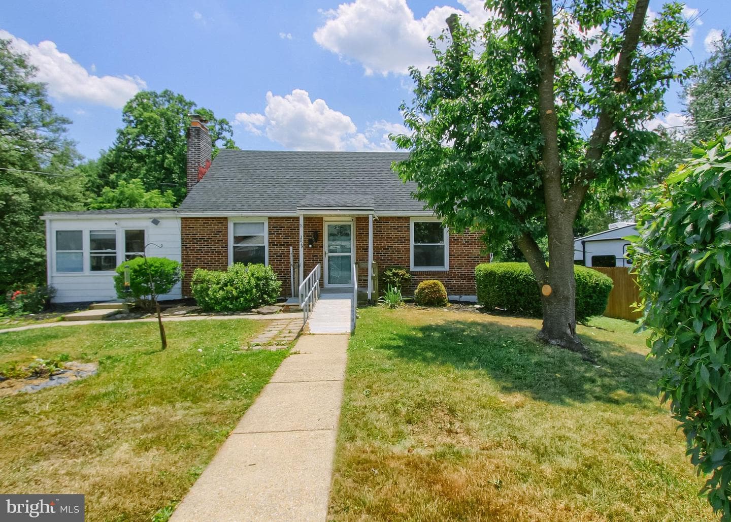 2029 Clarendon St photo 38