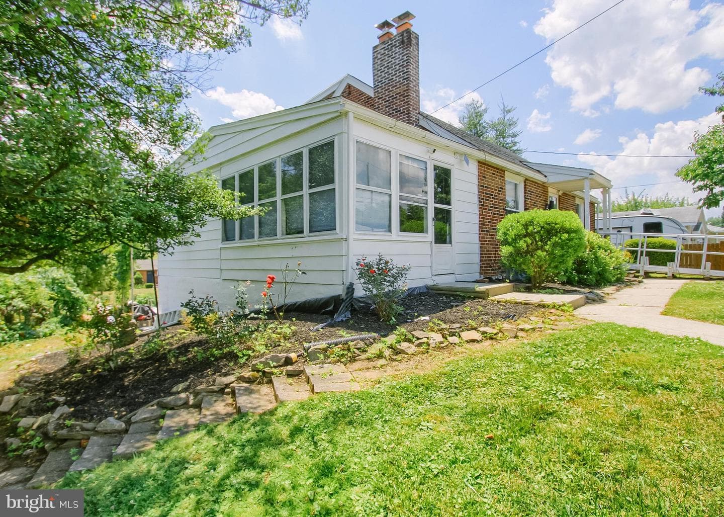 2029 Clarendon St photo 5