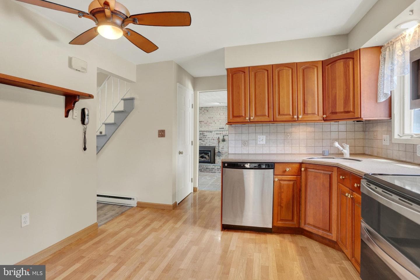 909 Wakefield Avenue photo 9