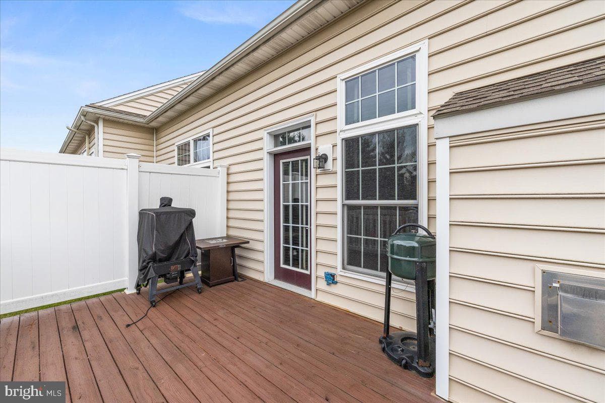 140 Ashford Way photo 27