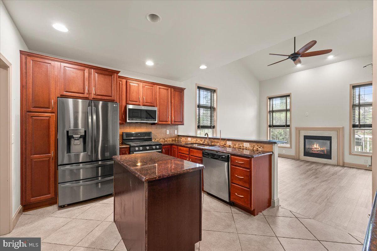 140 Ashford Way photo 5