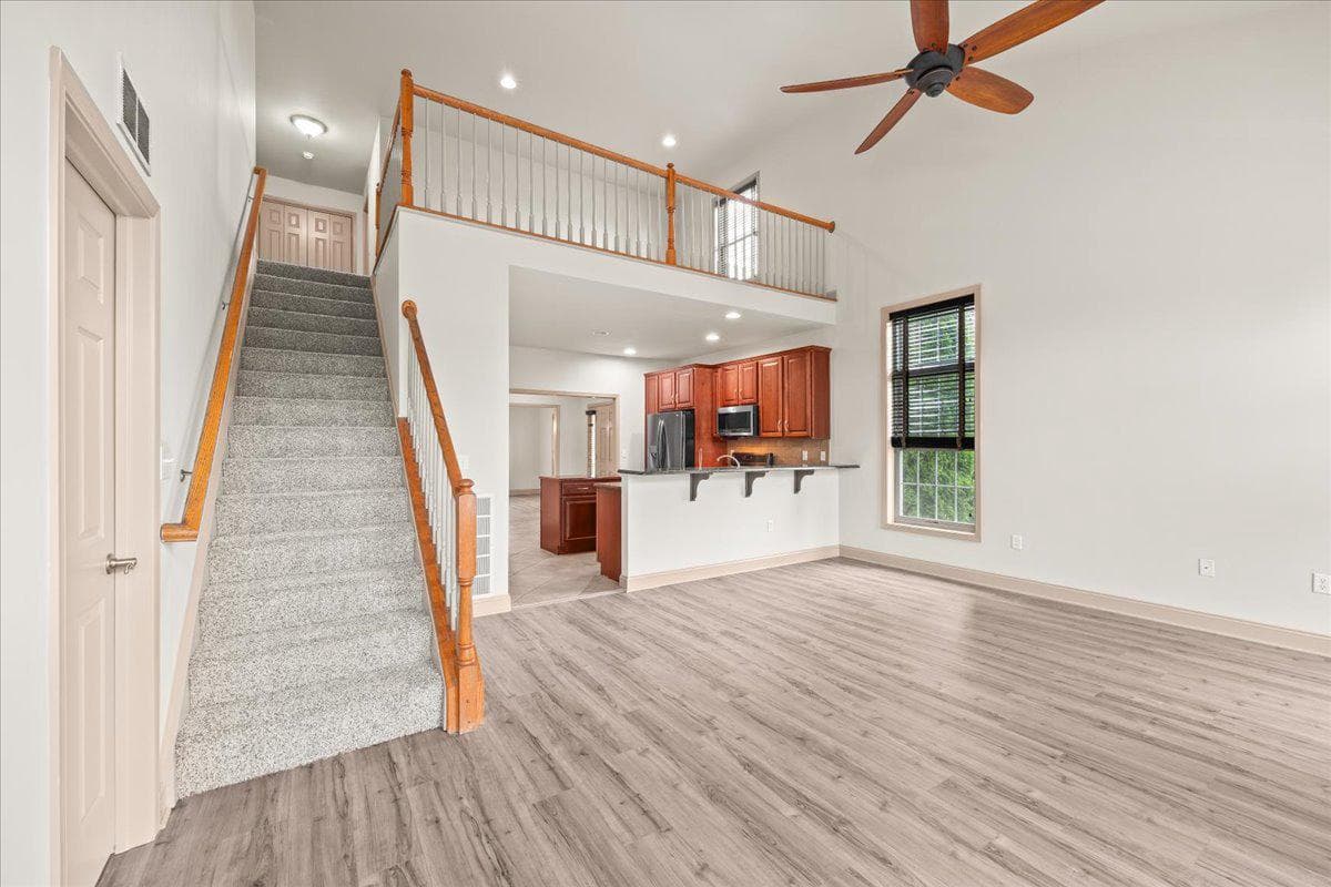 140 Ashford Way photo 9