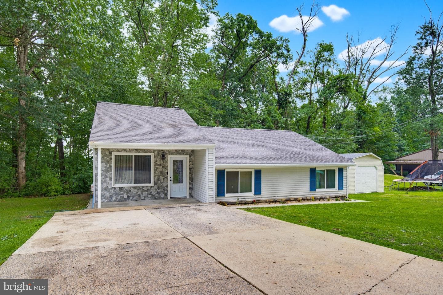 1607 Holtz Road, Enola