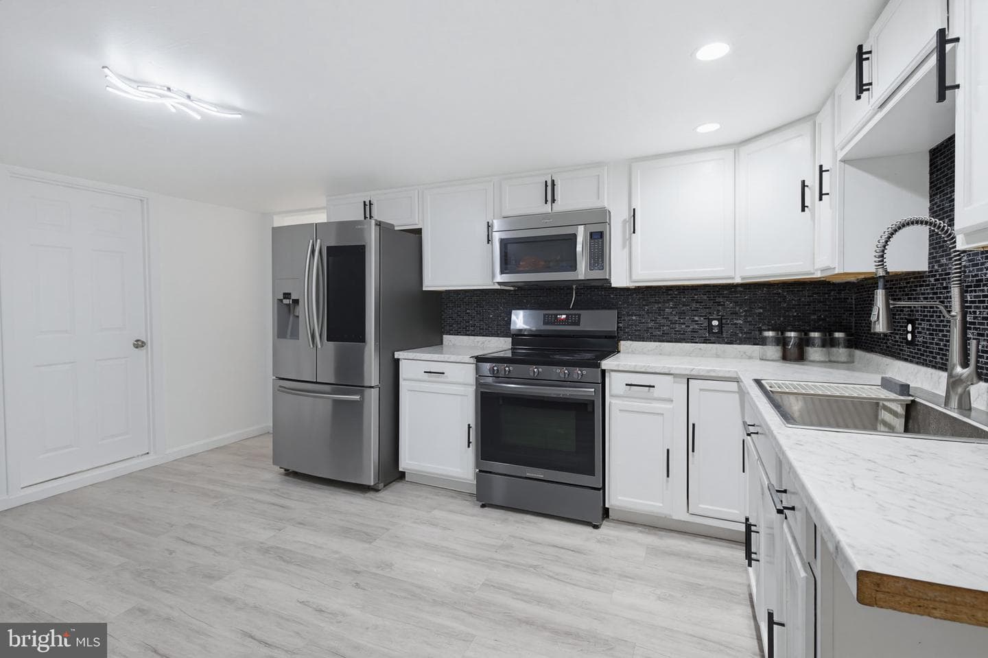 1607 Holtz Road photo 11