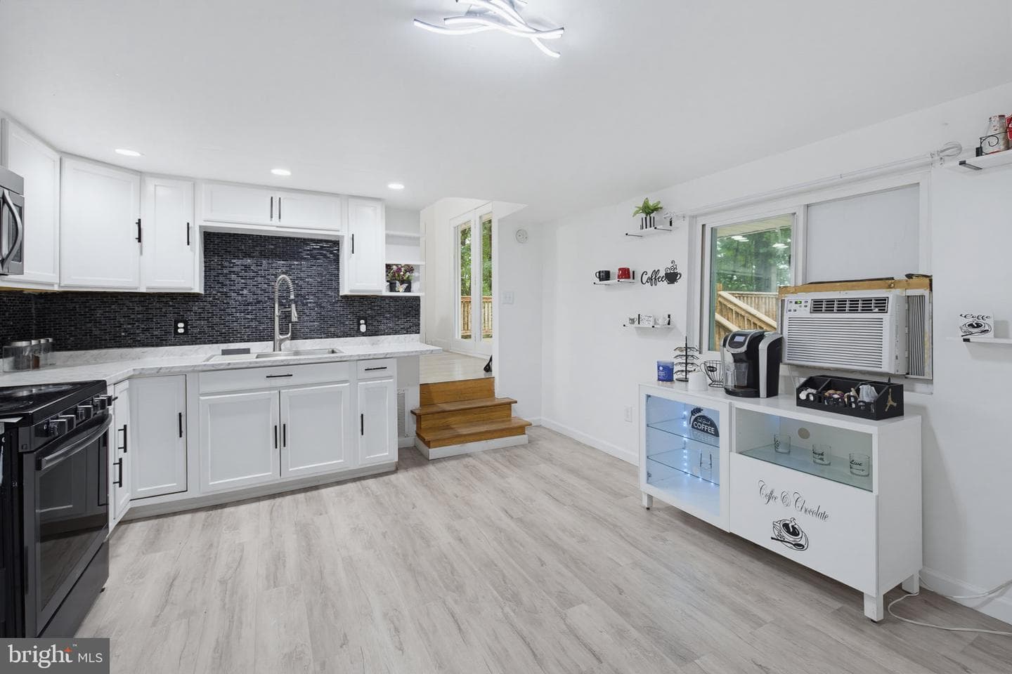 1607 Holtz Road photo 13