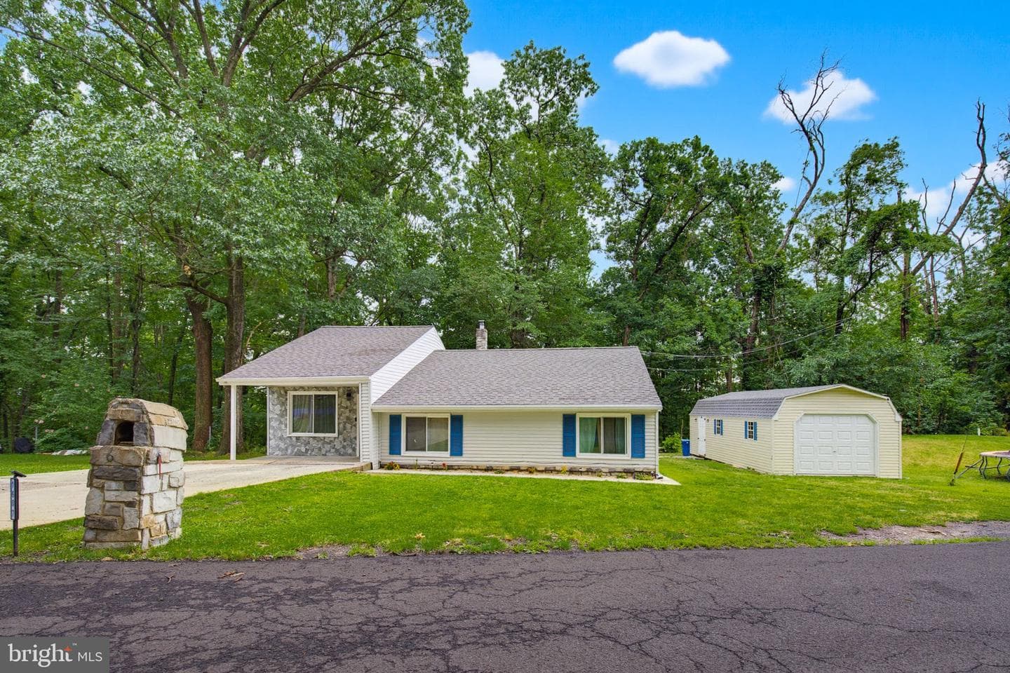 1607 Holtz Road, Enola