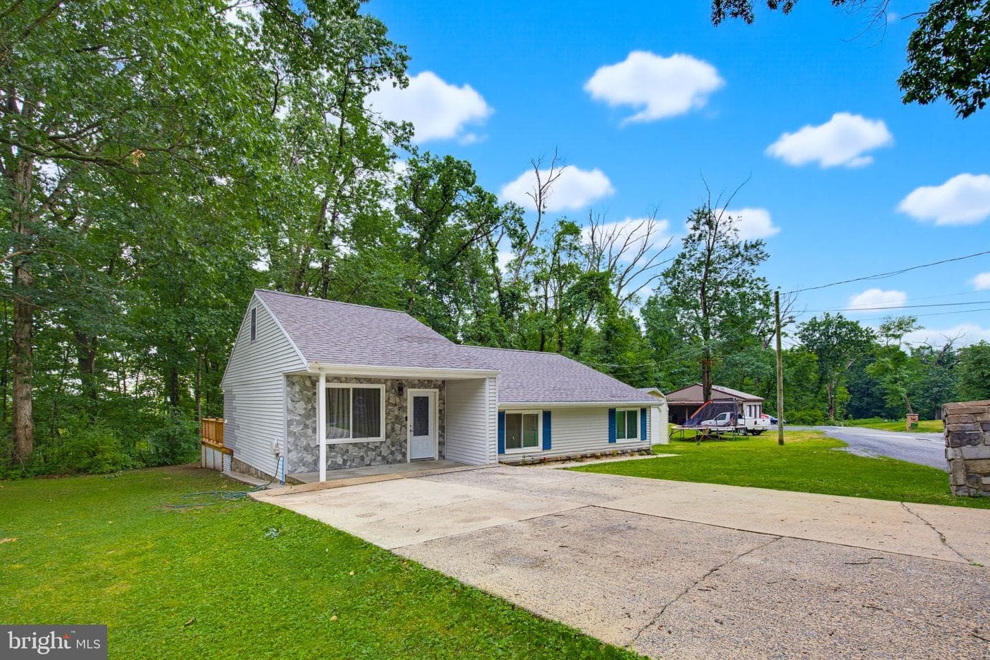 1607 Holtz Road photo 3