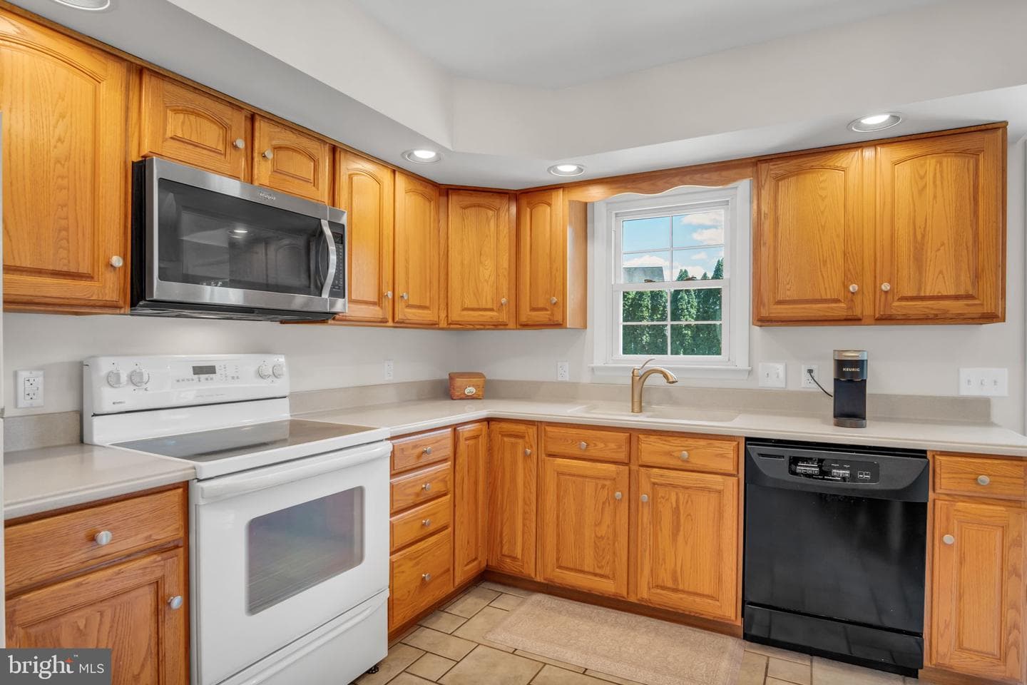 306 E Elmwood Avenue photo 10