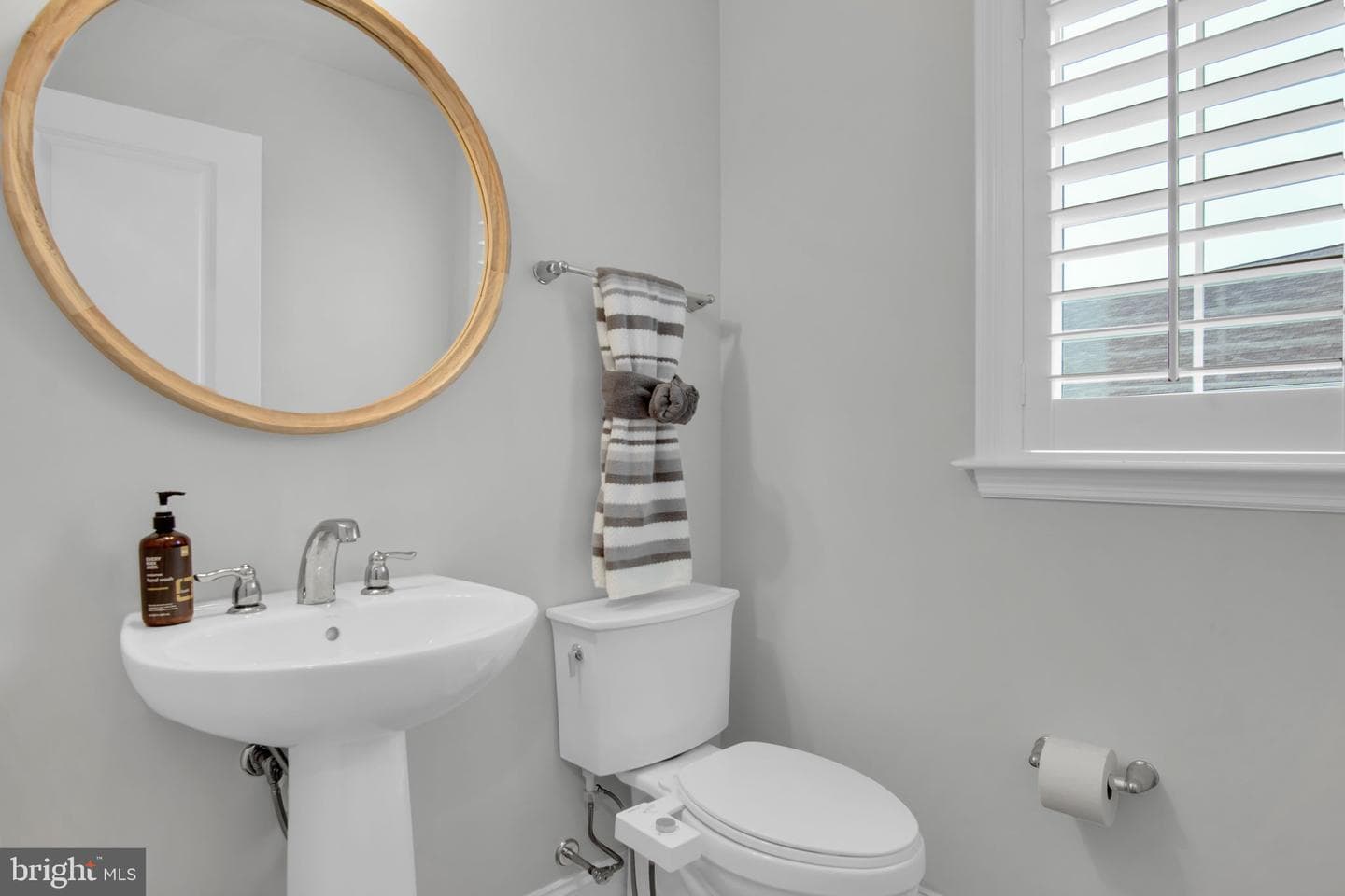 1319 Arlington Way photo 3