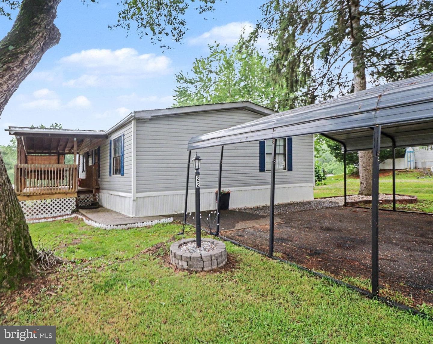 22 Magnolia Lane photo 4
