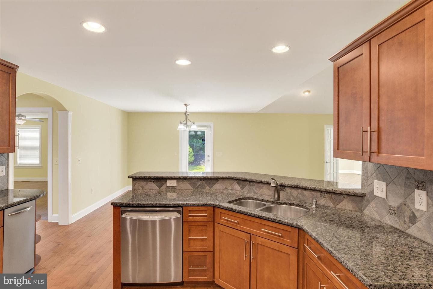 807 Genevieve Drive photo 12