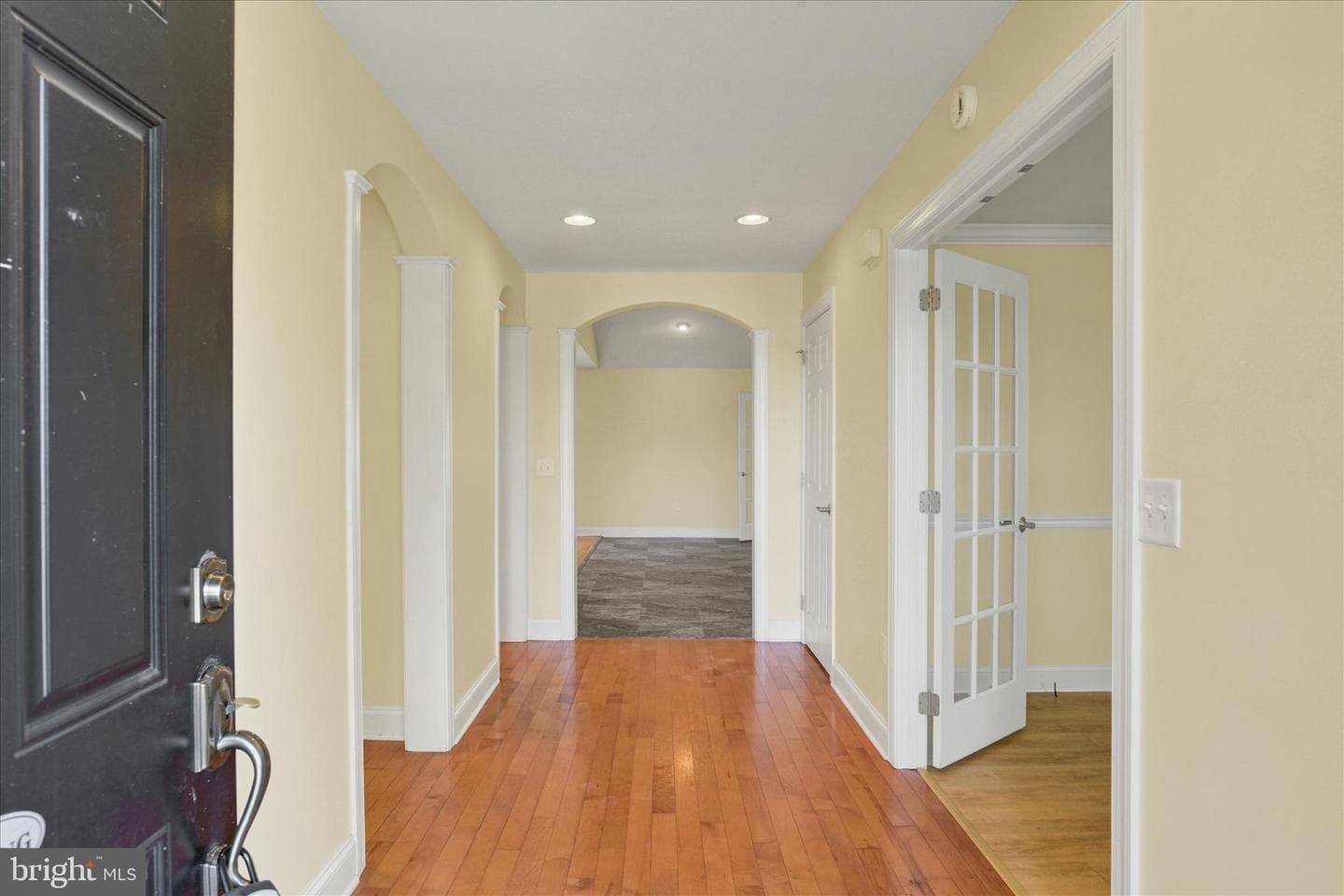 807 Genevieve Drive photo 3