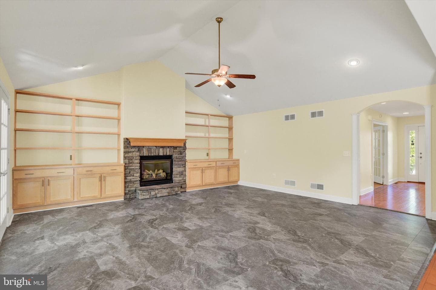 807 Genevieve Drive photo 5