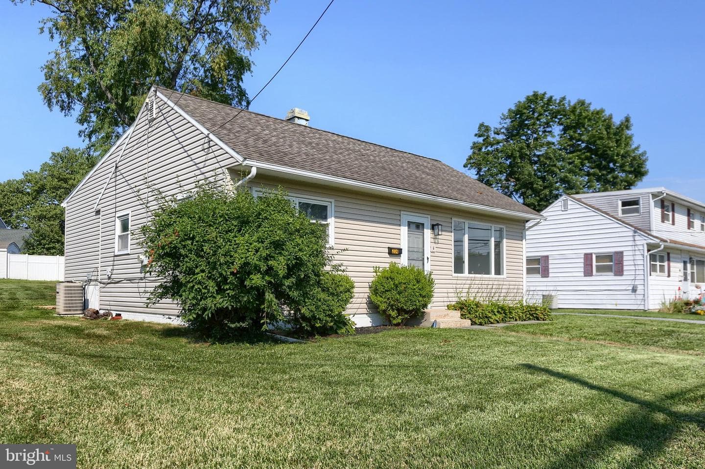 204 S Locust Street photo 3