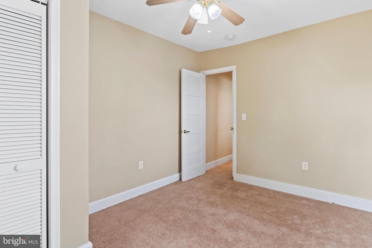 54 E Penn Street photo 18