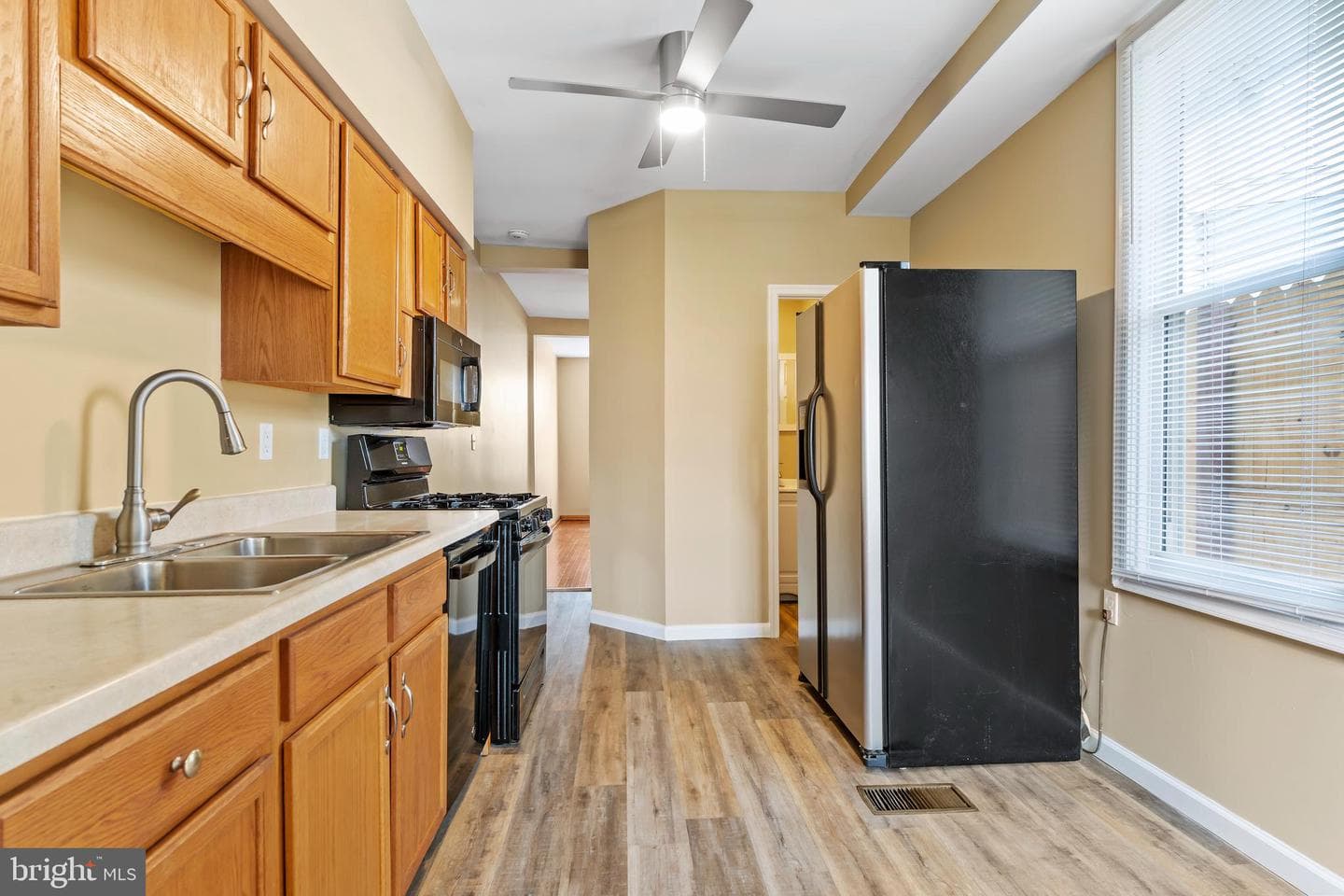 54 E Penn Street photo 9