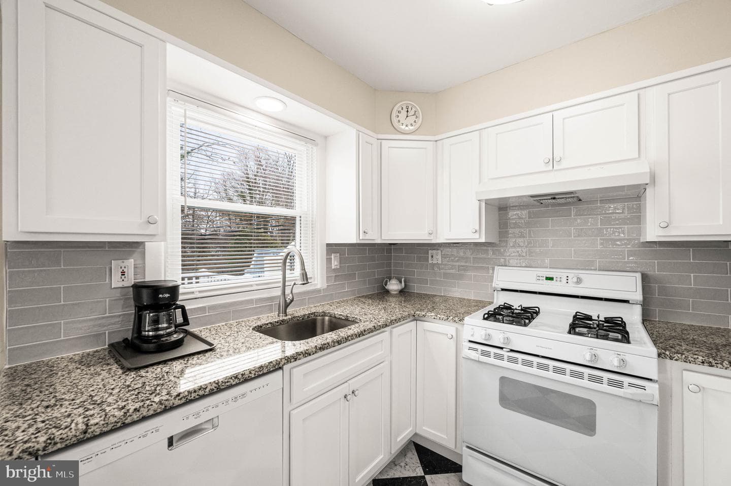 25 Midland Avenue photo 8