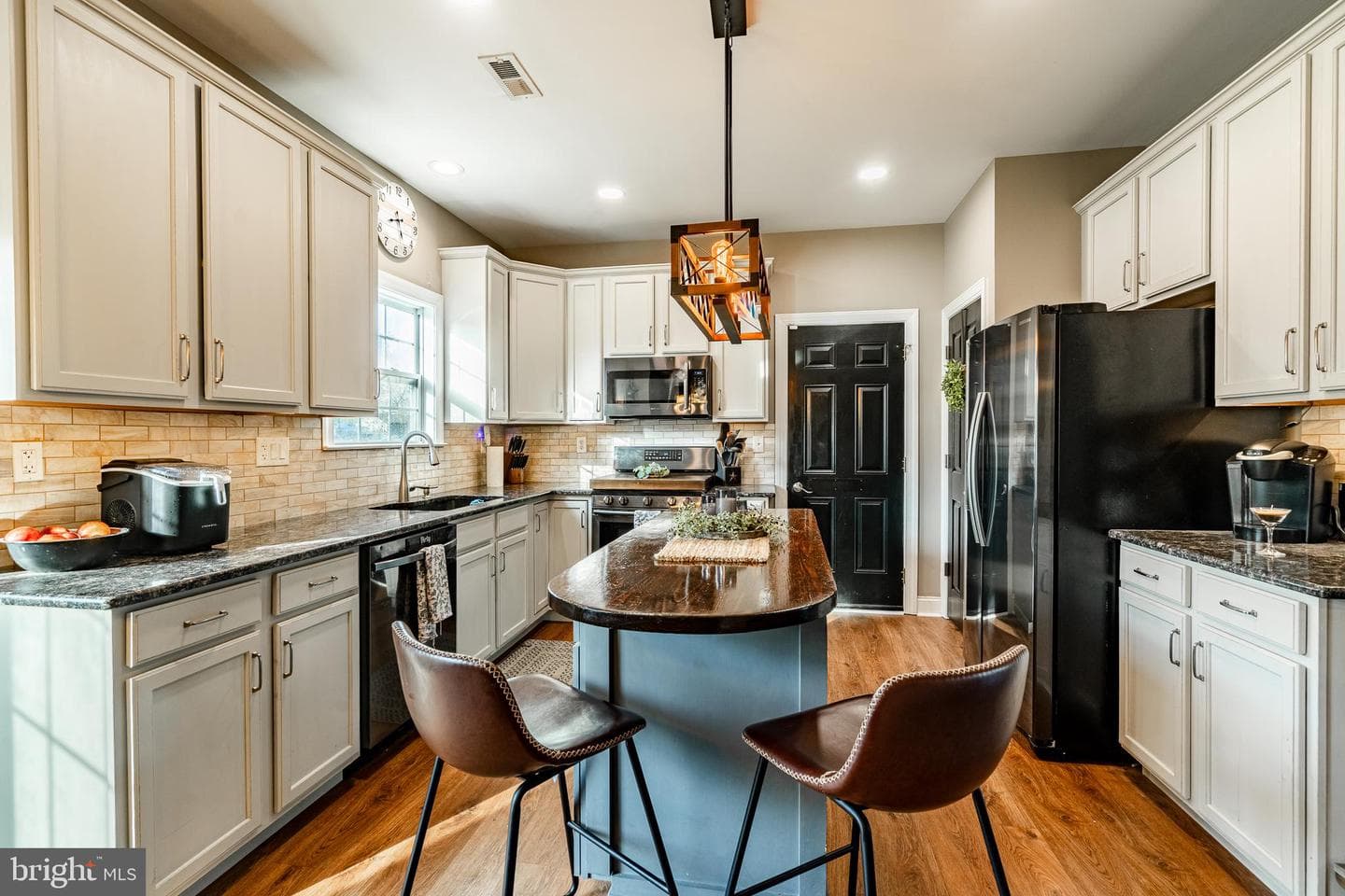 410 7th Avenue photo 13